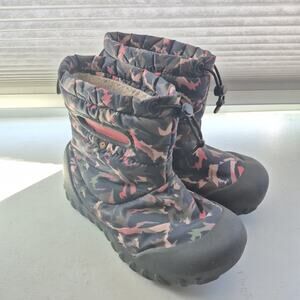Bogs B Moc Camo Youth Girls Size 4 Pull On Lined Waterproof Winter Snow Boots